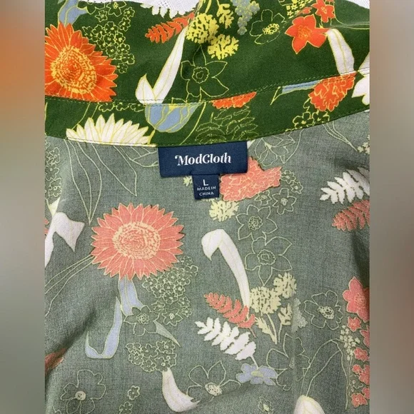 ModCloth Floral Tie-Front Button Down Blouse โ Size L - Picture 10 of 11